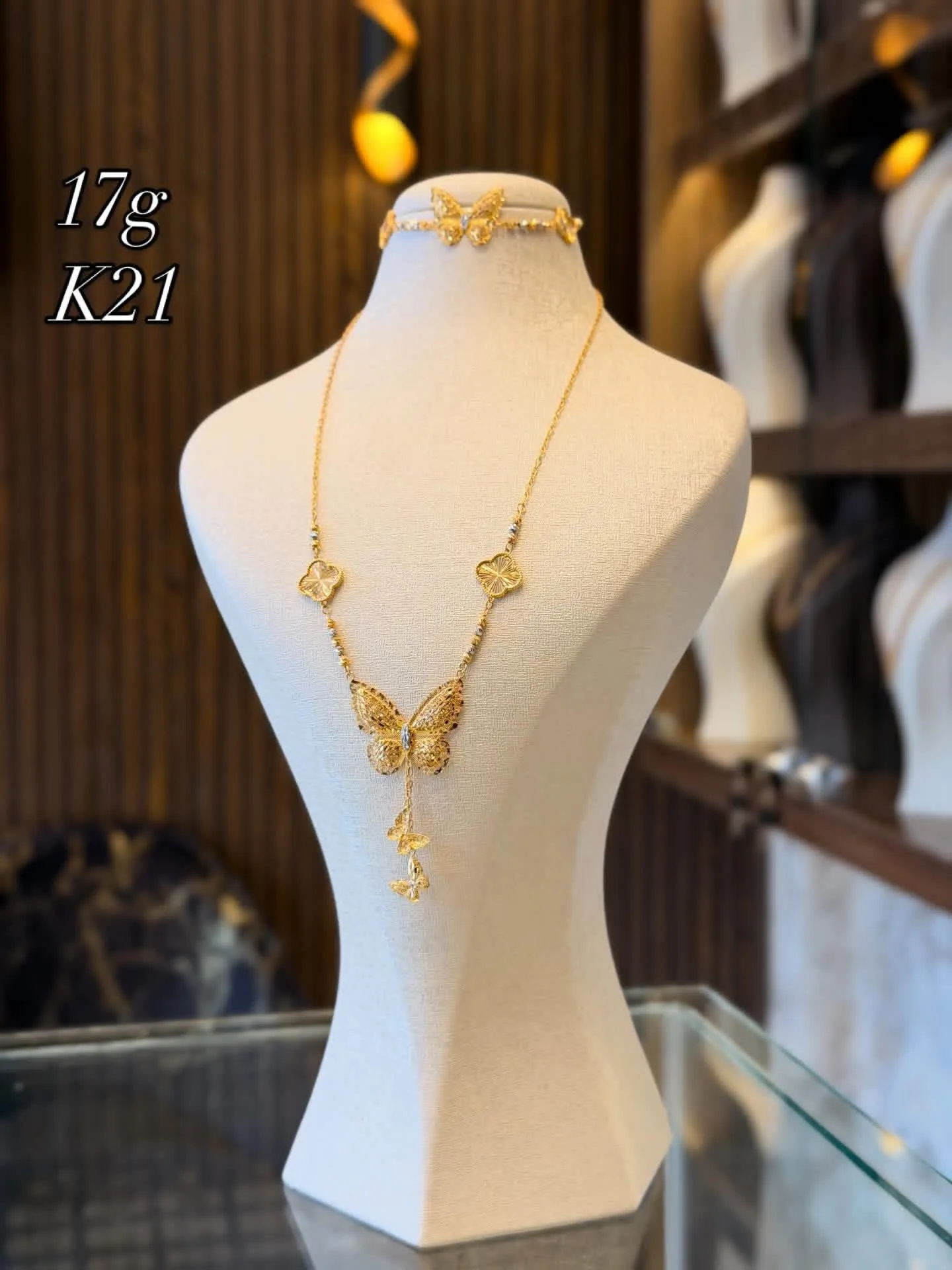 طقم فراشة فانكليف - منظر أمامي