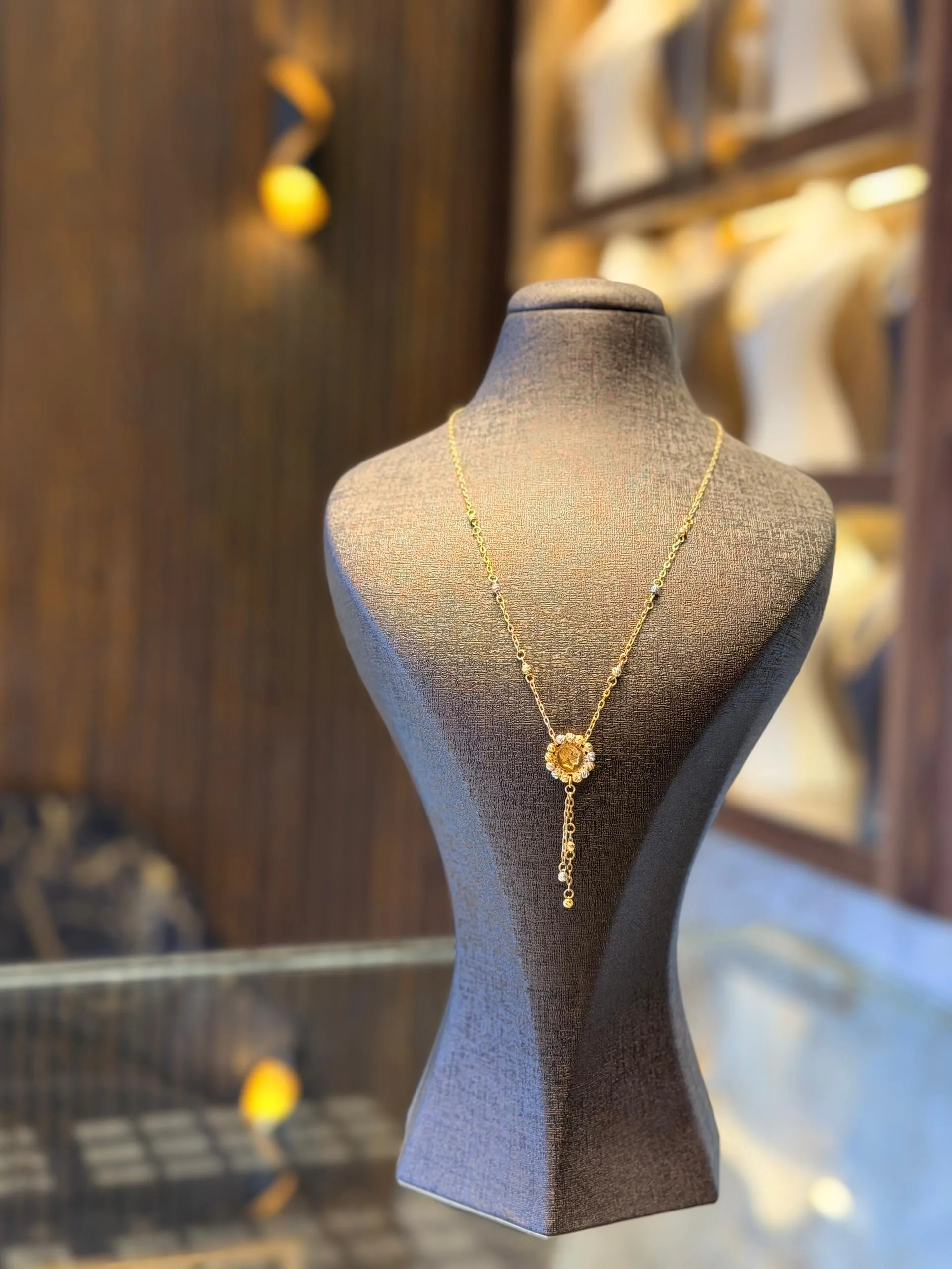 طوق ليرة اكسترا - منظر أمامي