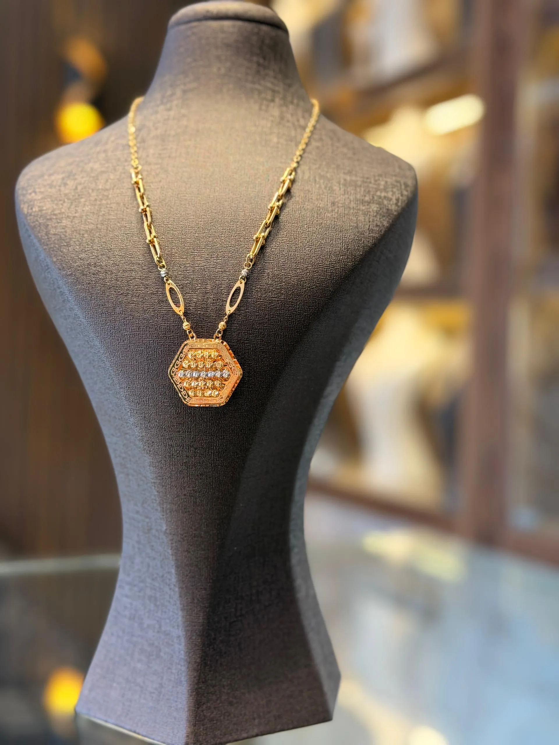 طوق اكسترا - منظر أمامي