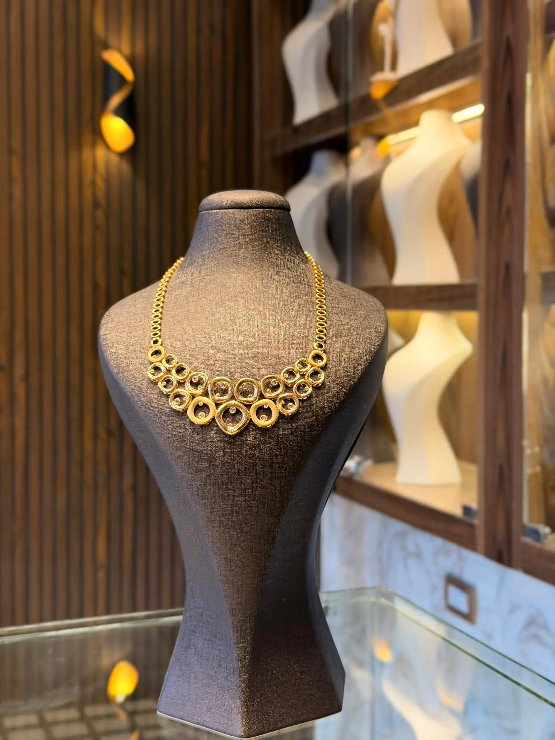 طوق رسمي اكسترا - منظر أمامي