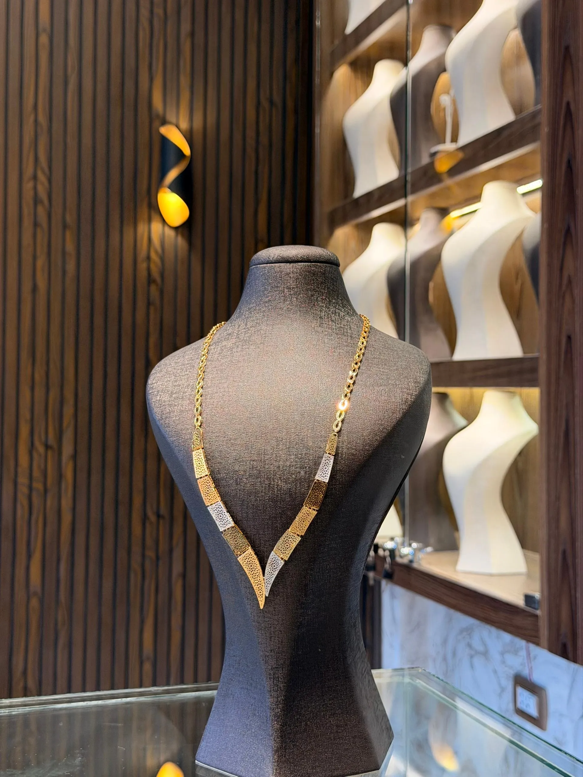 طوق رسمي اكسترا - منظر أمامي