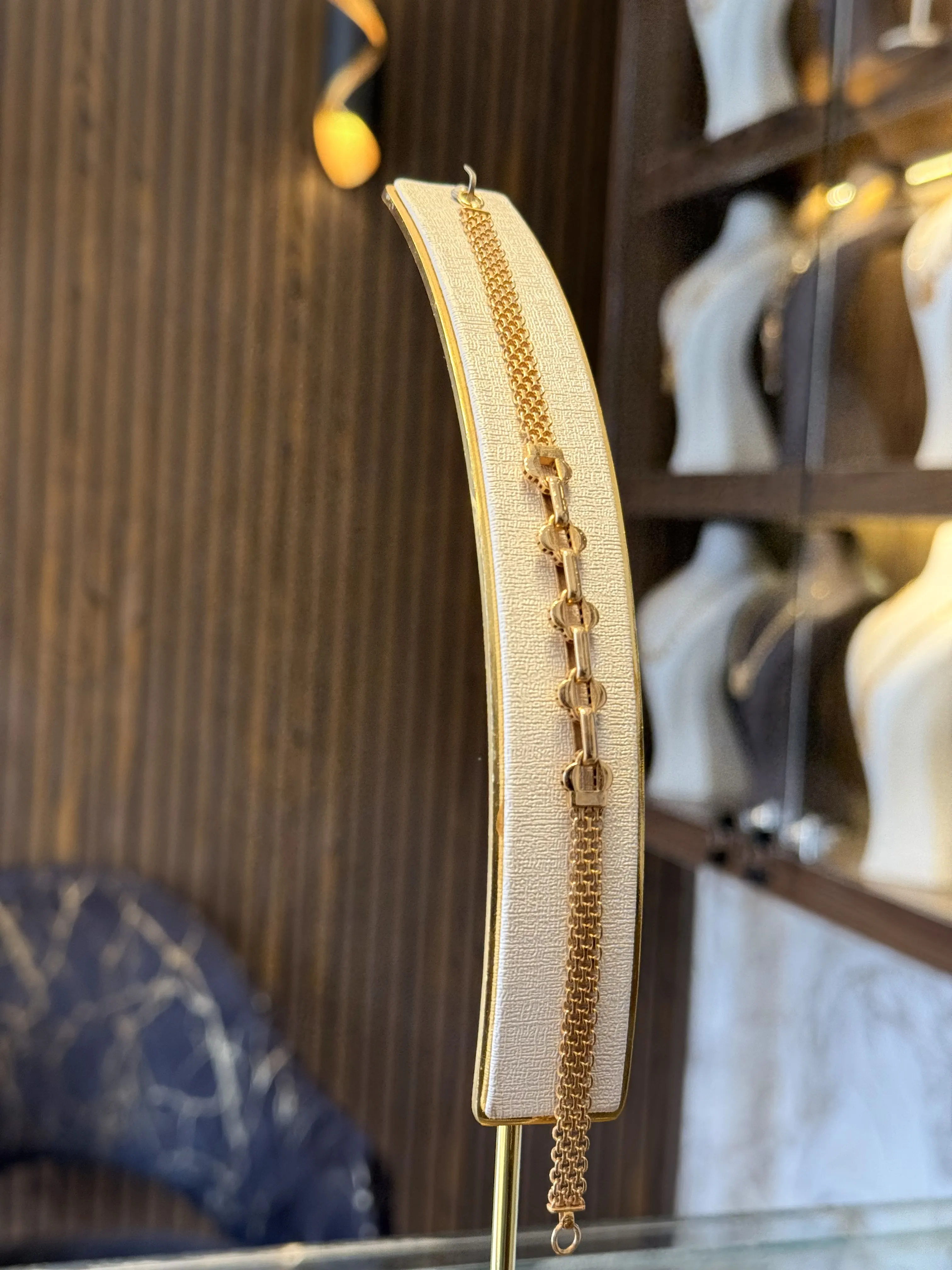 سوارة رولكس - منظر أمامي