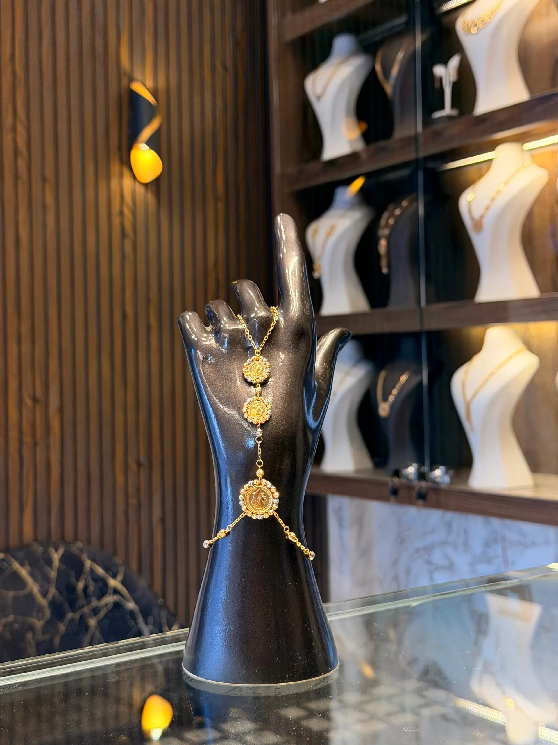 كف ليرات اكسترا - منظر أمامي