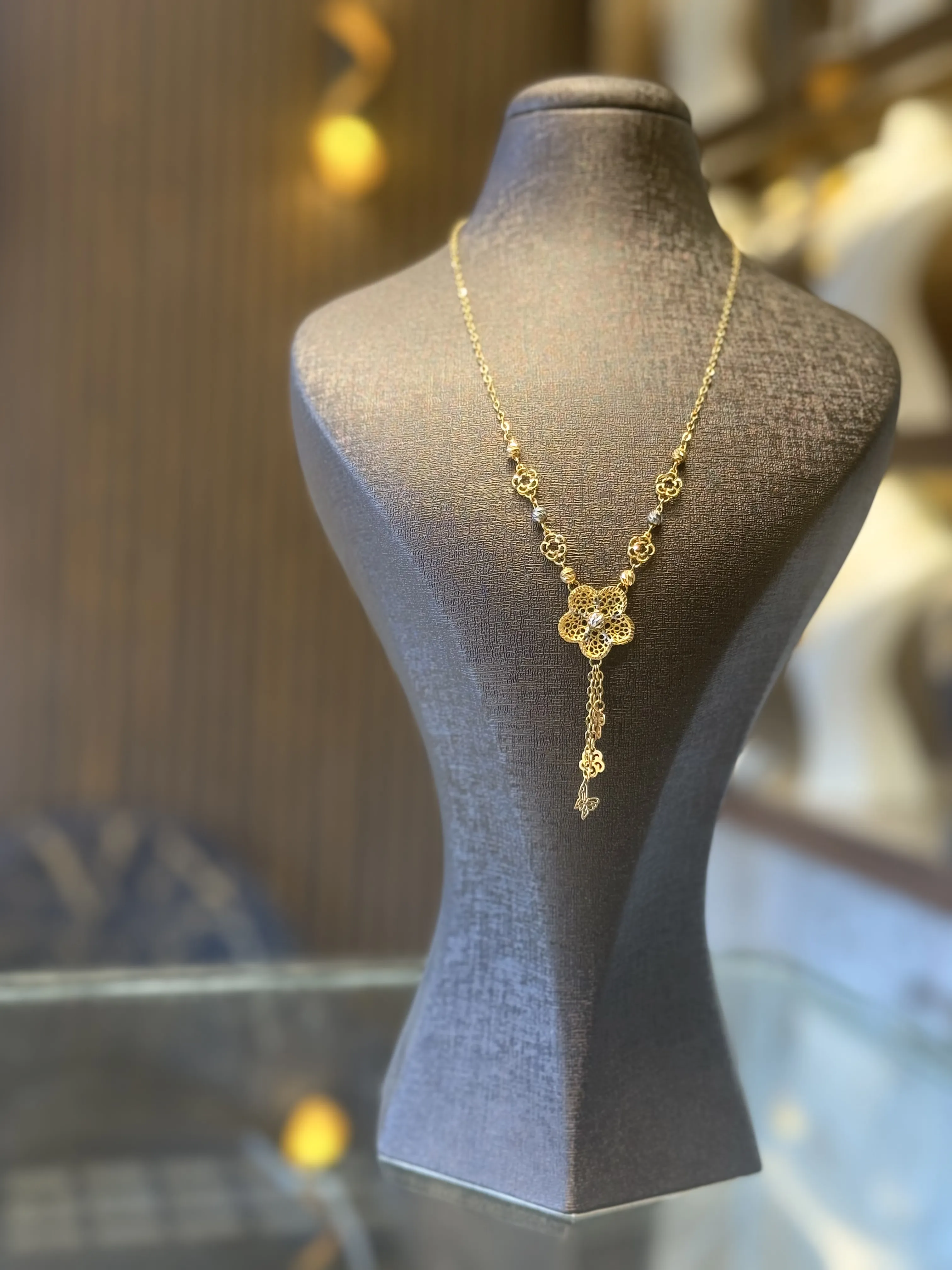 طوق فرفشة - منظر أمامي