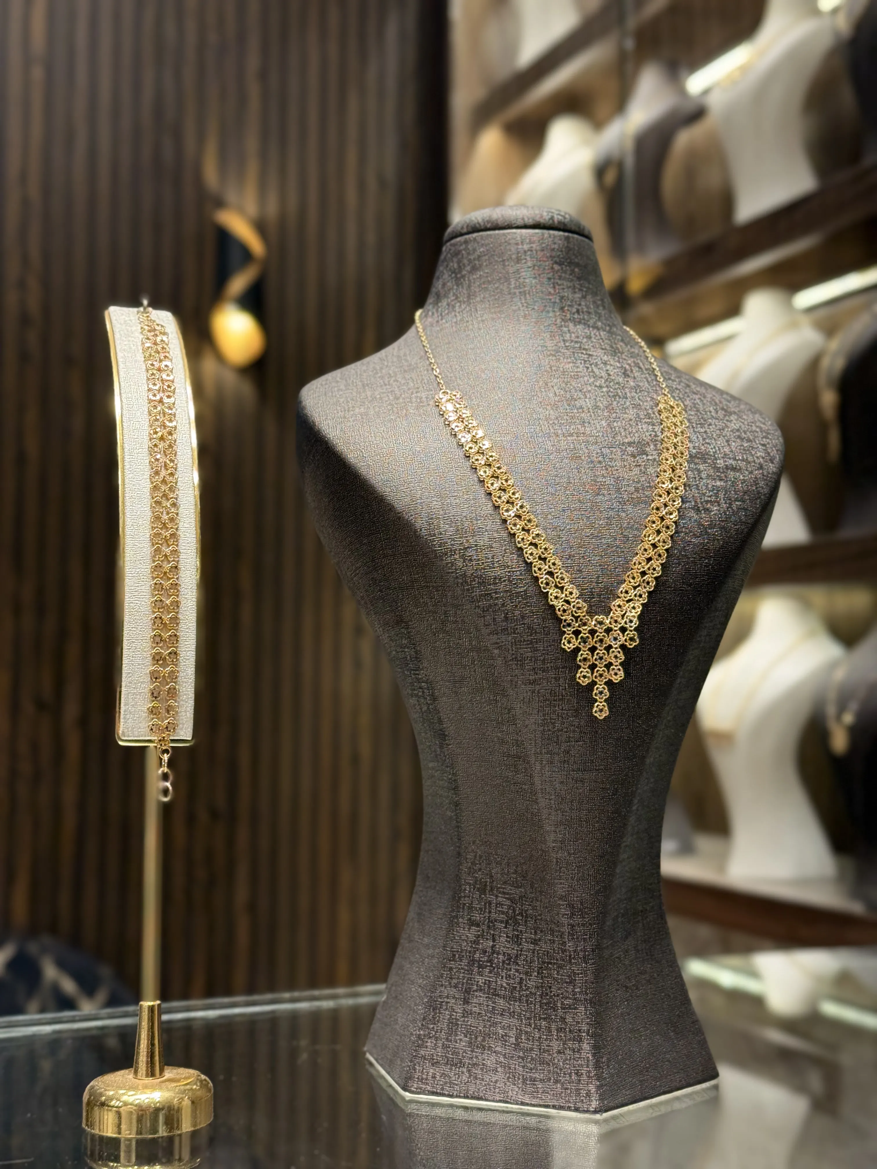 طقم باولا - منظر أمامي