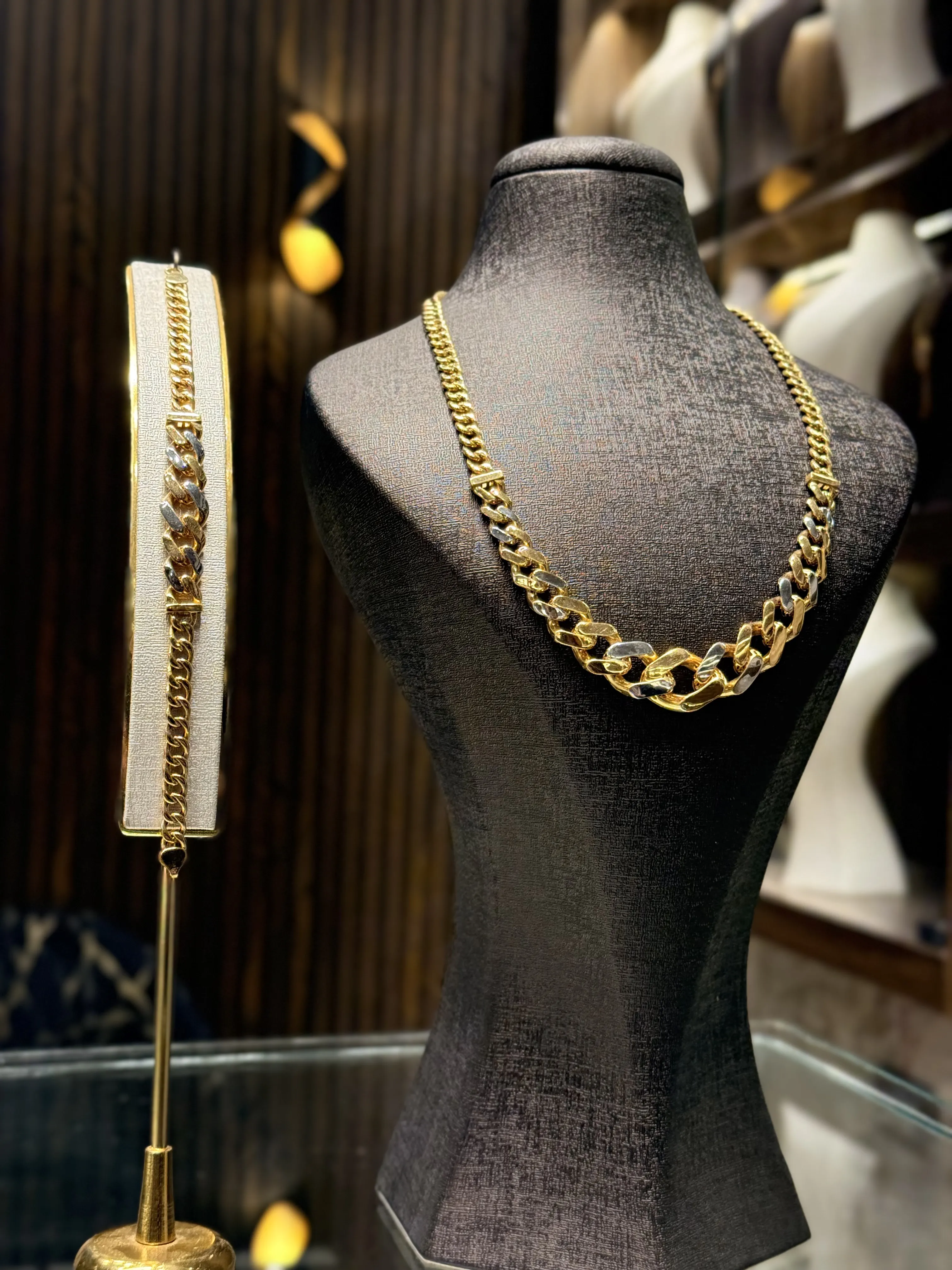 طقم اكسترا - منظر أمامي