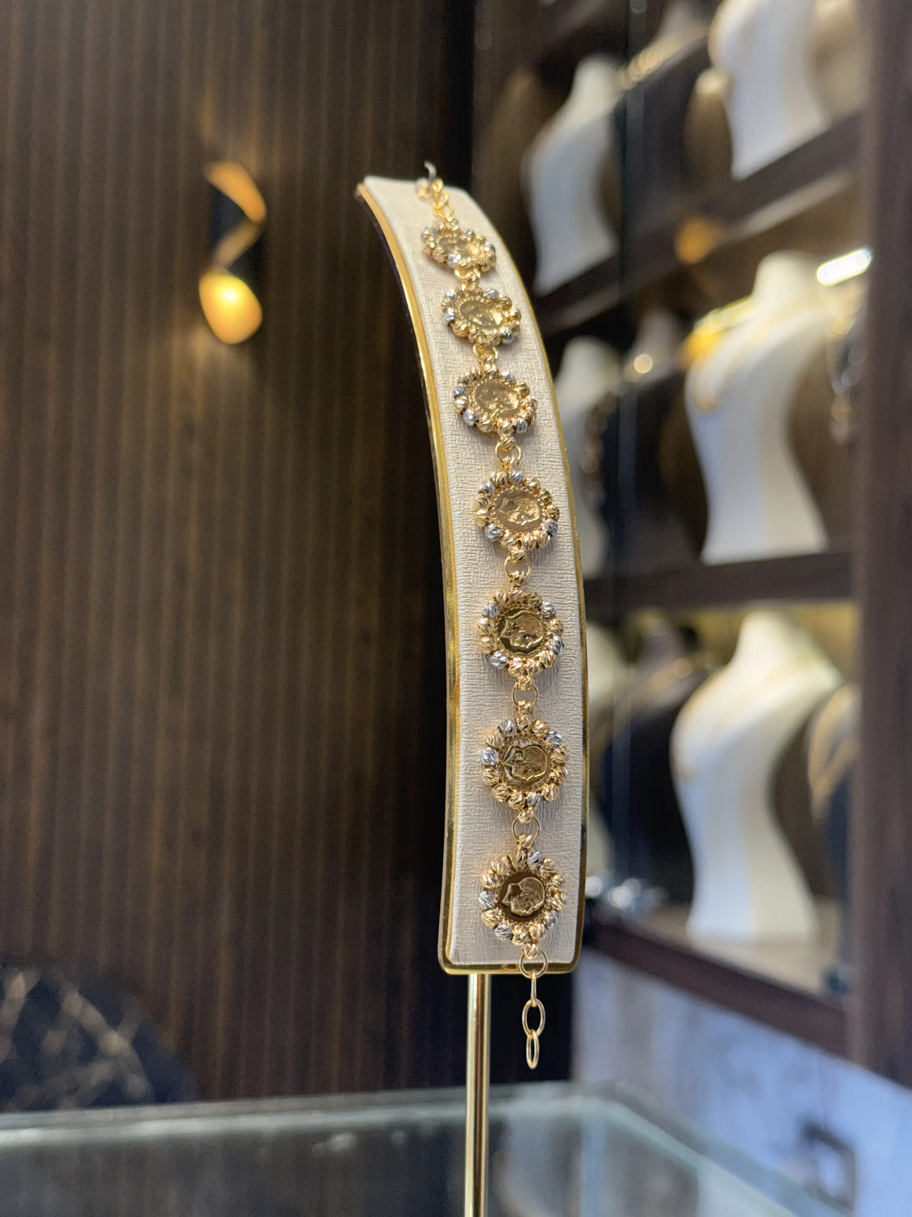 سوارة ليرات اكسترا - منظر أمامي