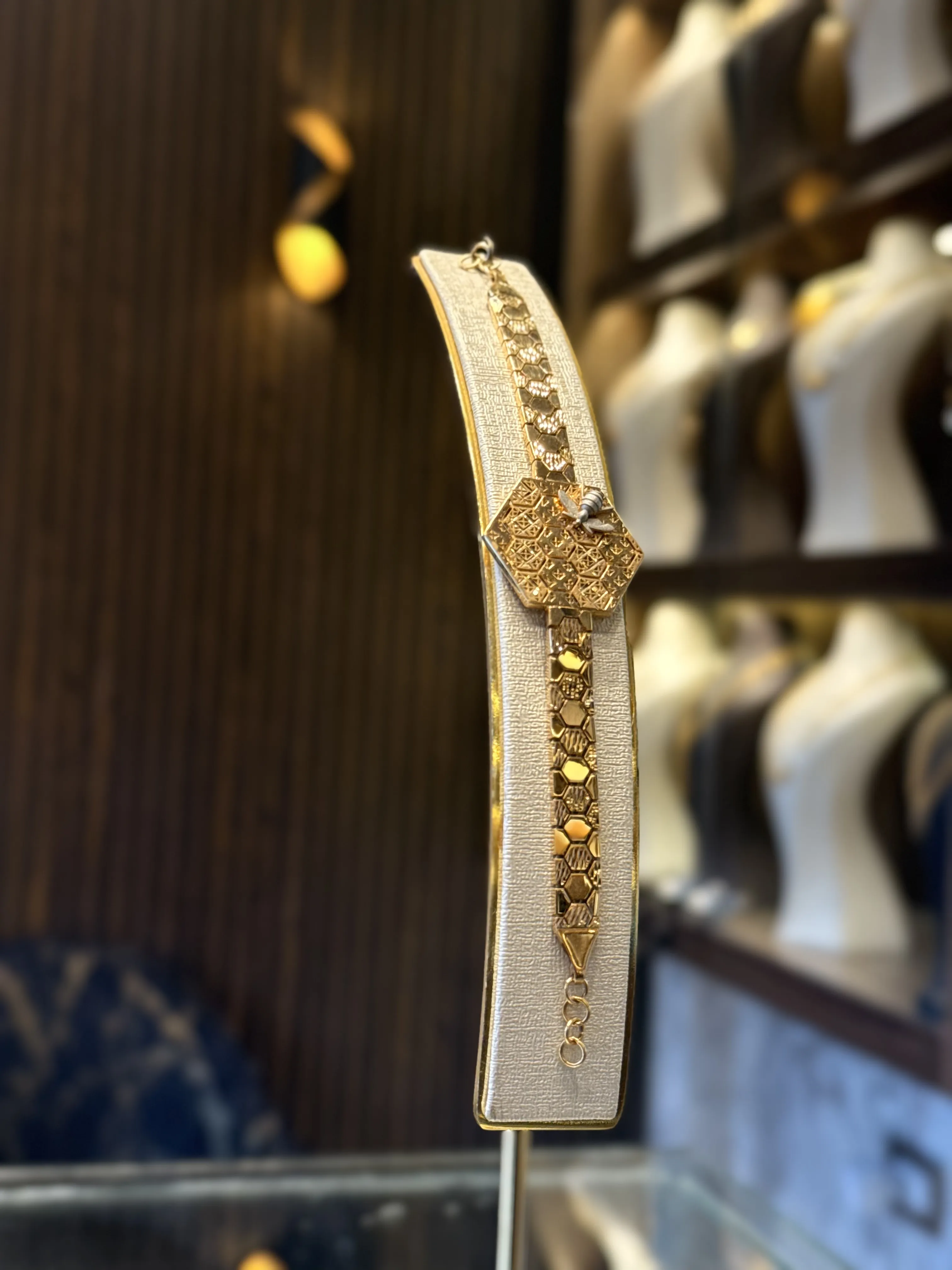 سوارة خلية - منظر أمامي