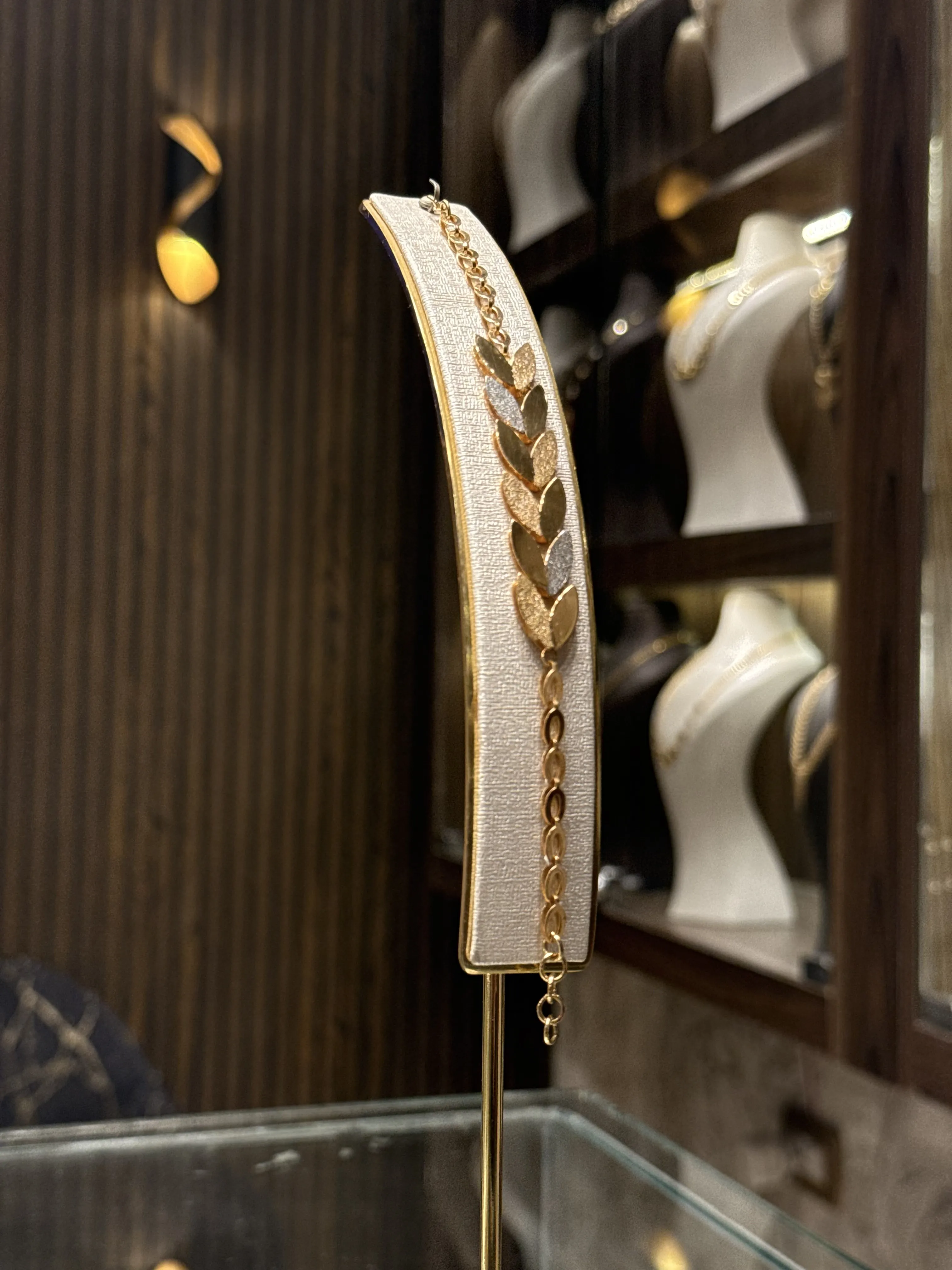 سوارة سنبلة حديثة - منظر أمامي