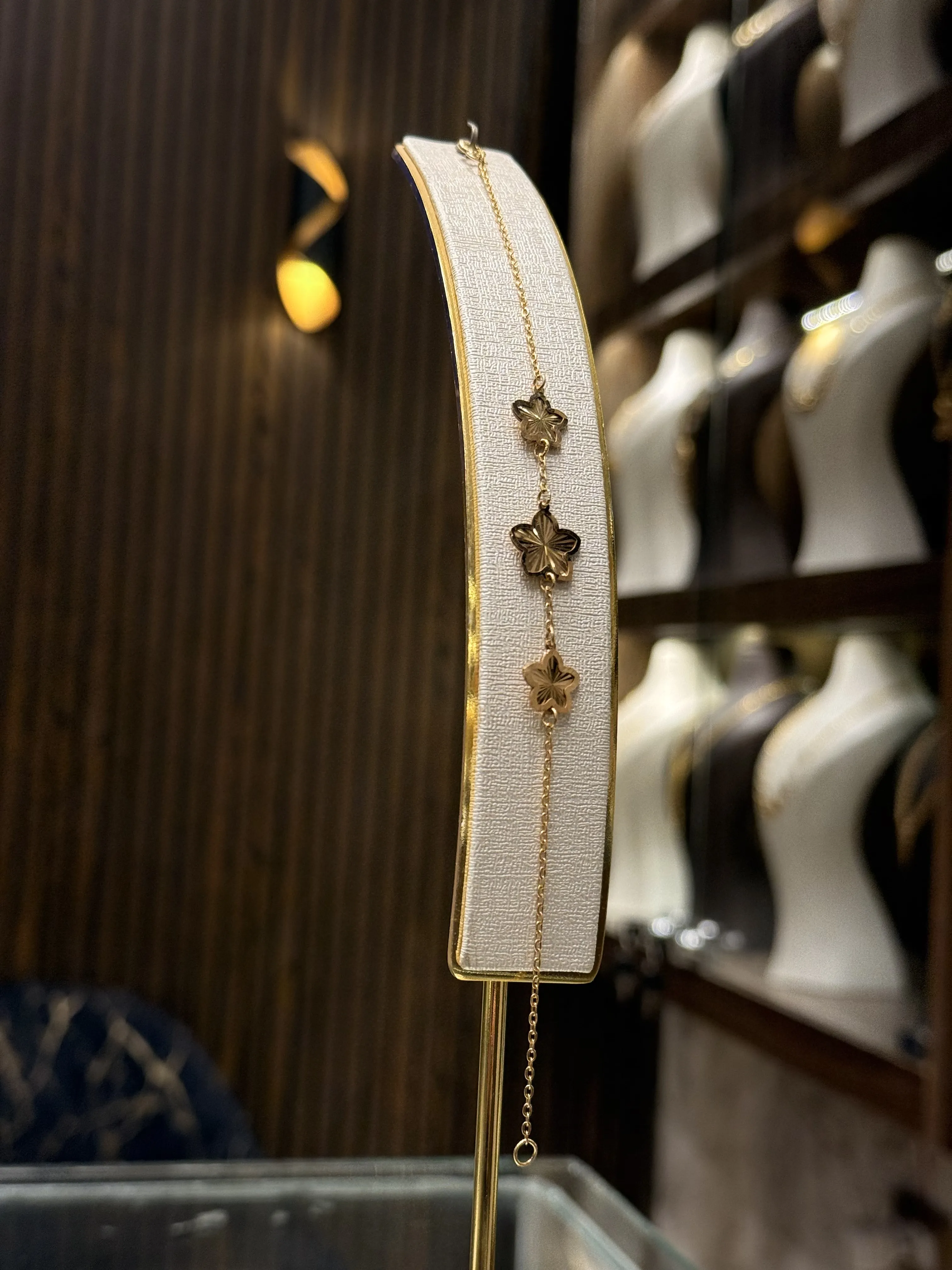 سوارة فرفشة نجوم - منظر أمامي