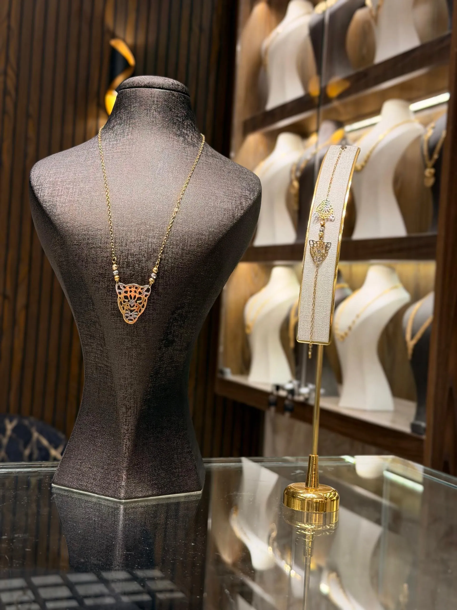 طقم تايغر - منظر أمامي