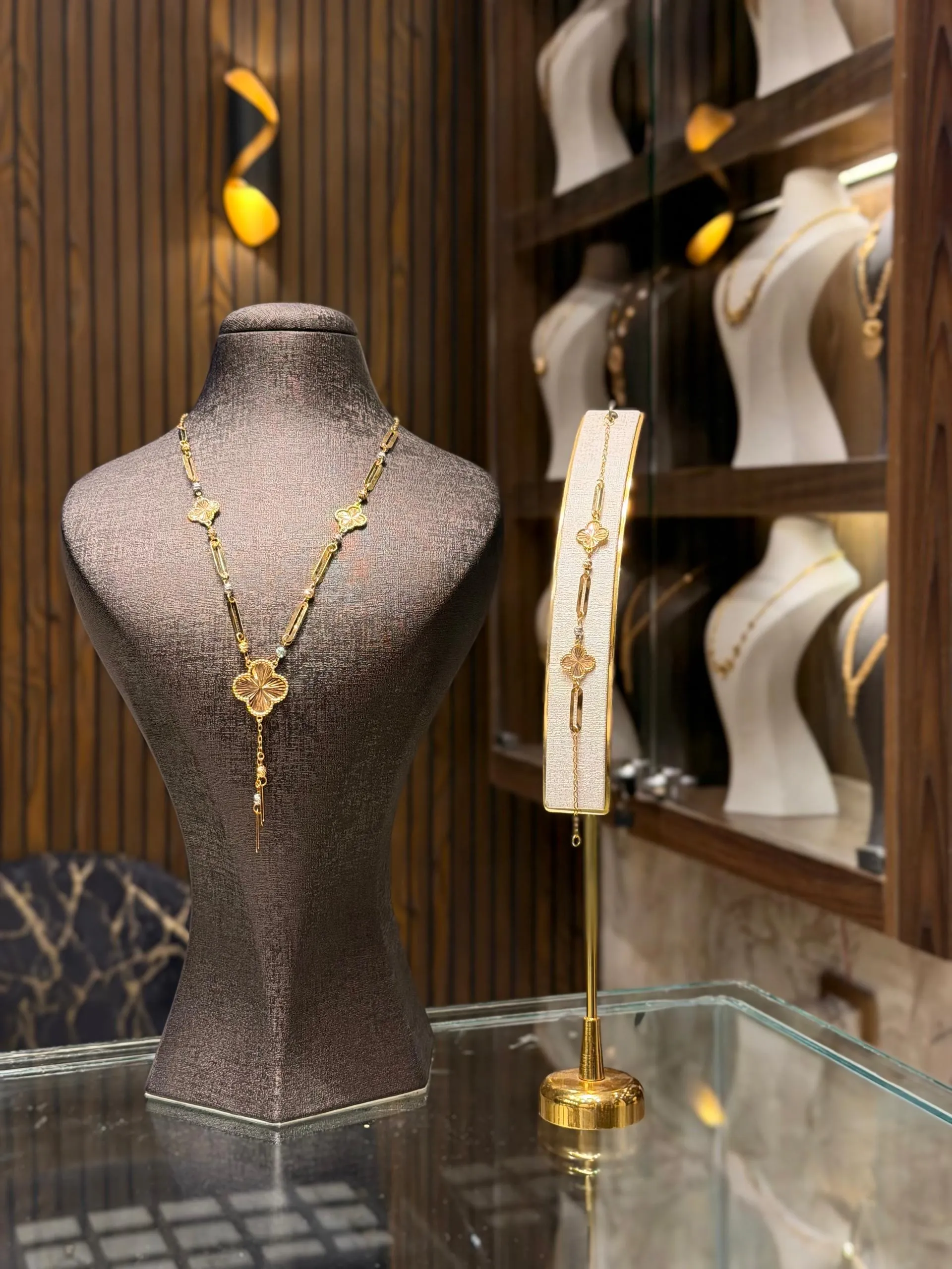 طقم فانكليف - منظر أمامي