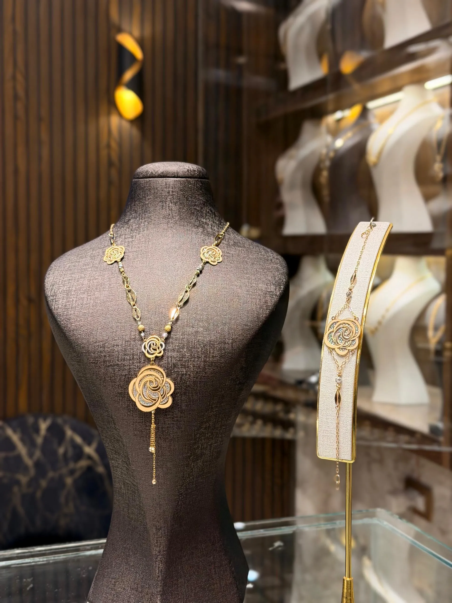 طقم نقش ألمازي طويل - منظر أمامي