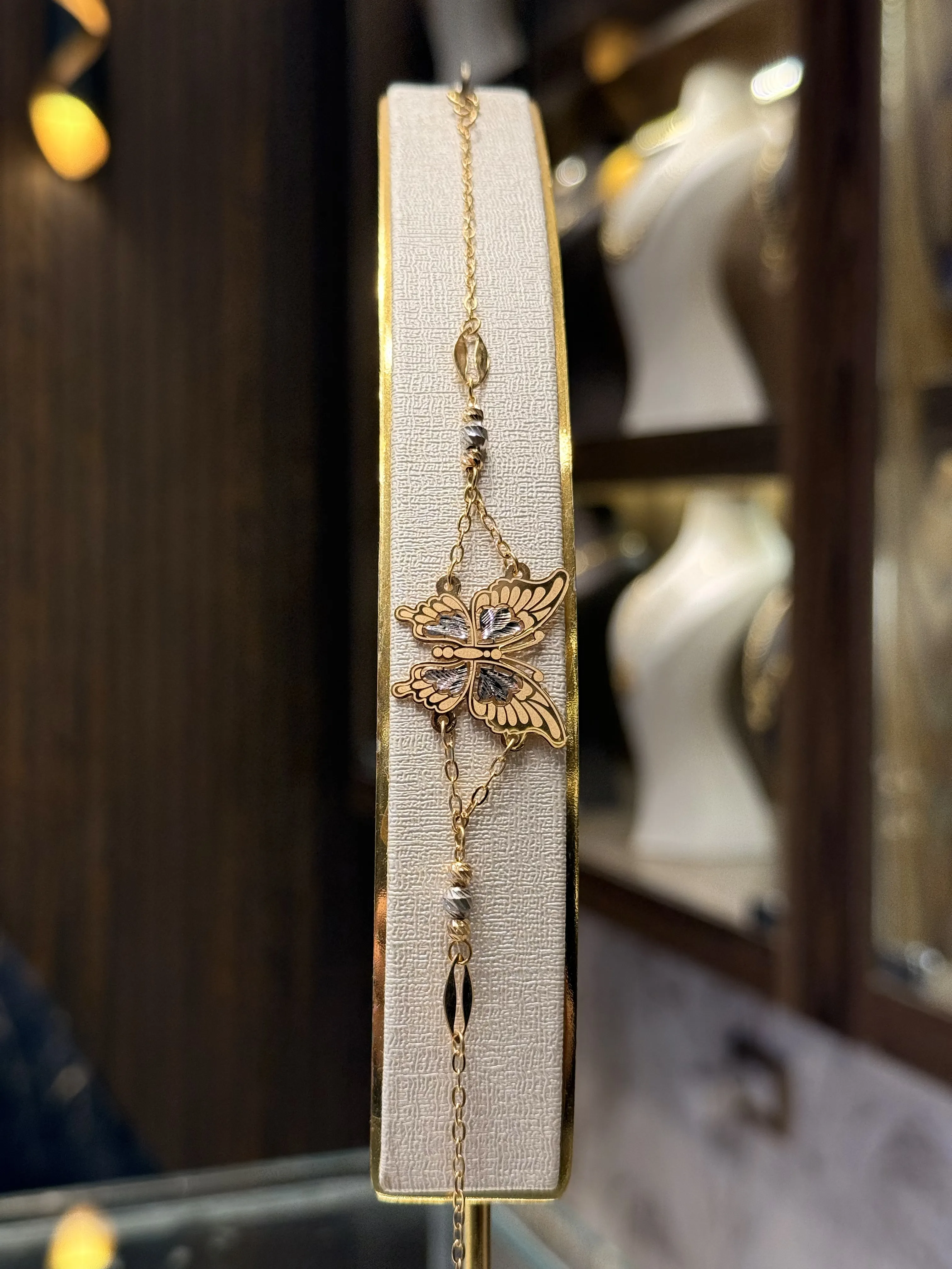 سوارة نقش ألمازي - منظر أمامي