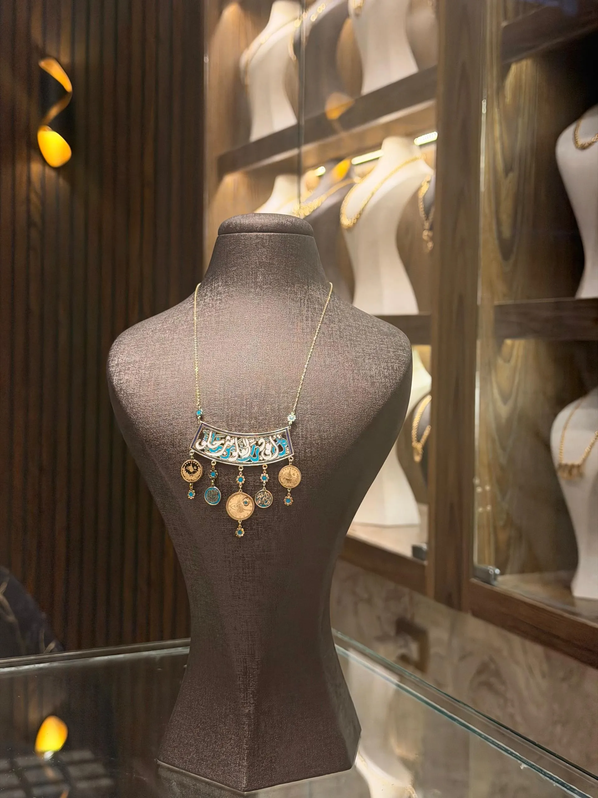 طوق قل - منظر أمامي