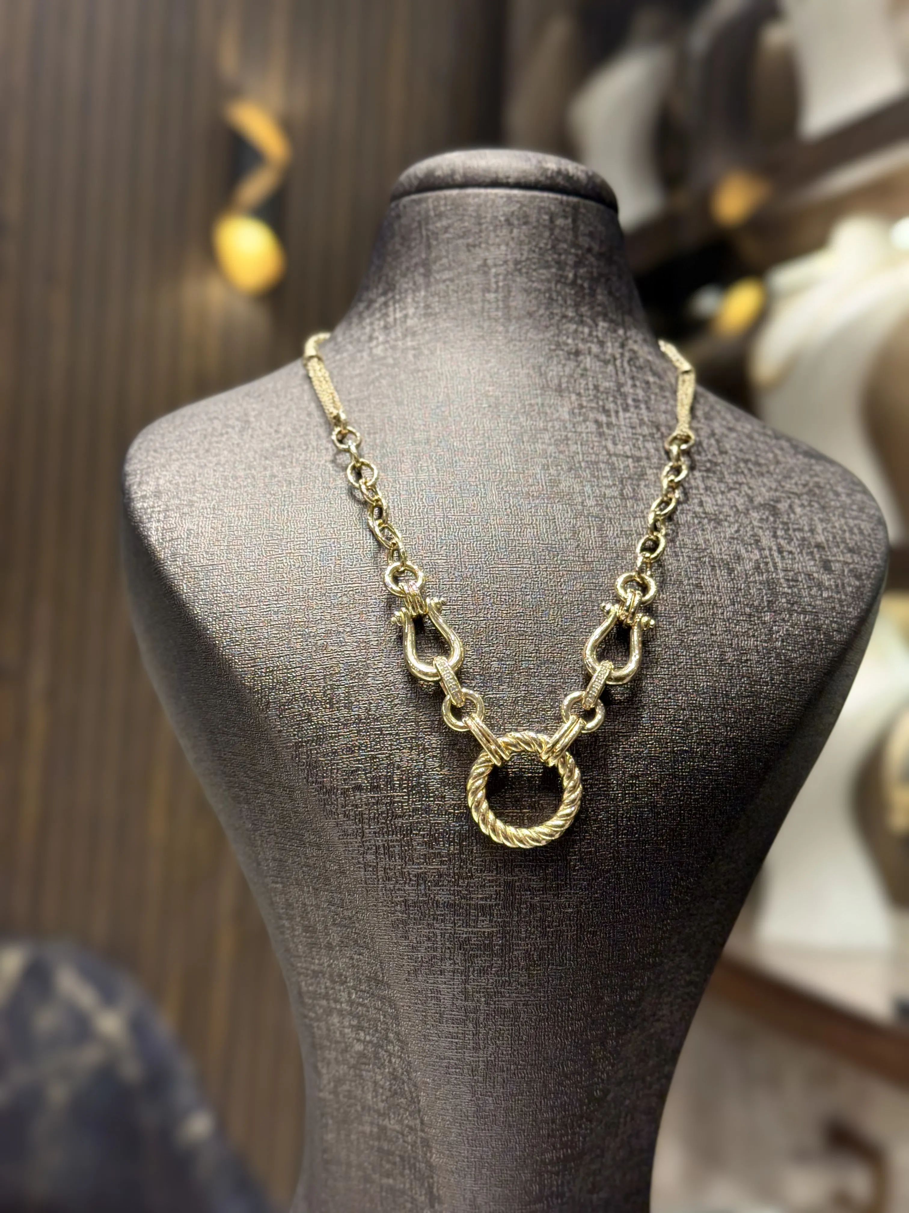 طوق اكسترا - منظر أمامي