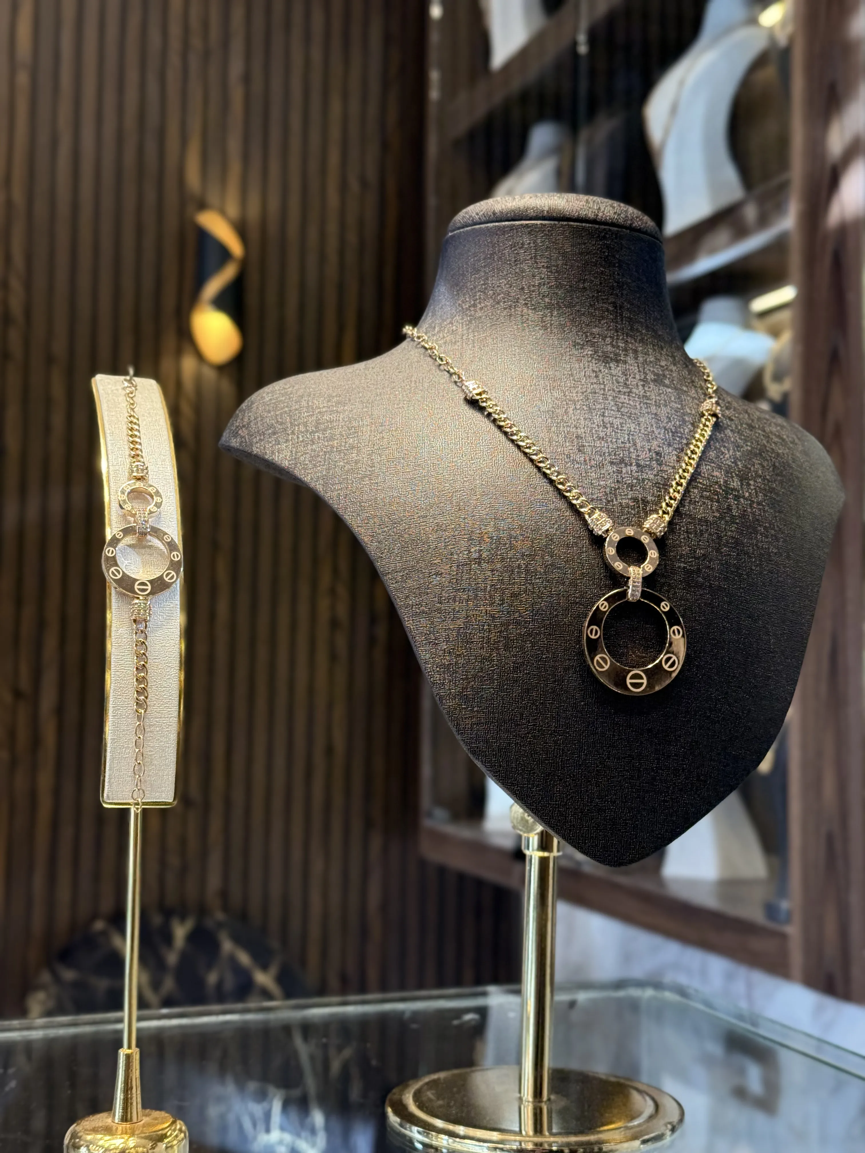 طقم كارتير - منظر أمامي