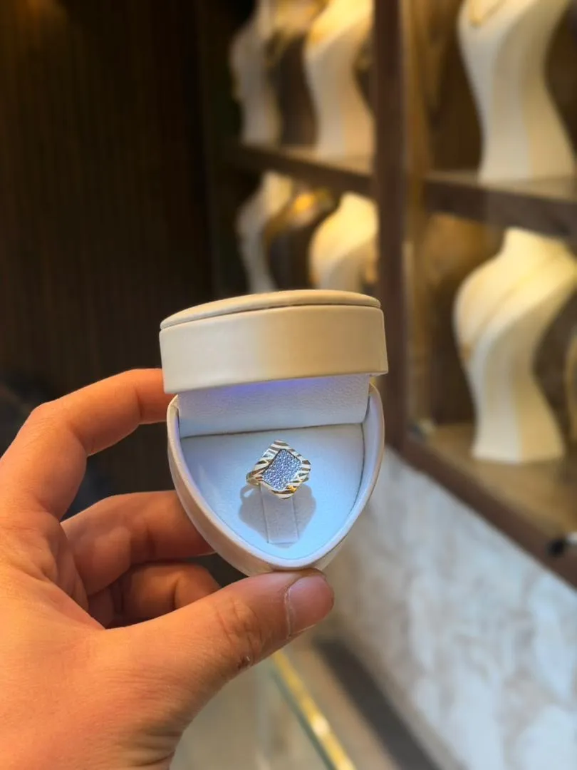 خاتم اكسترا - منظر أمامي