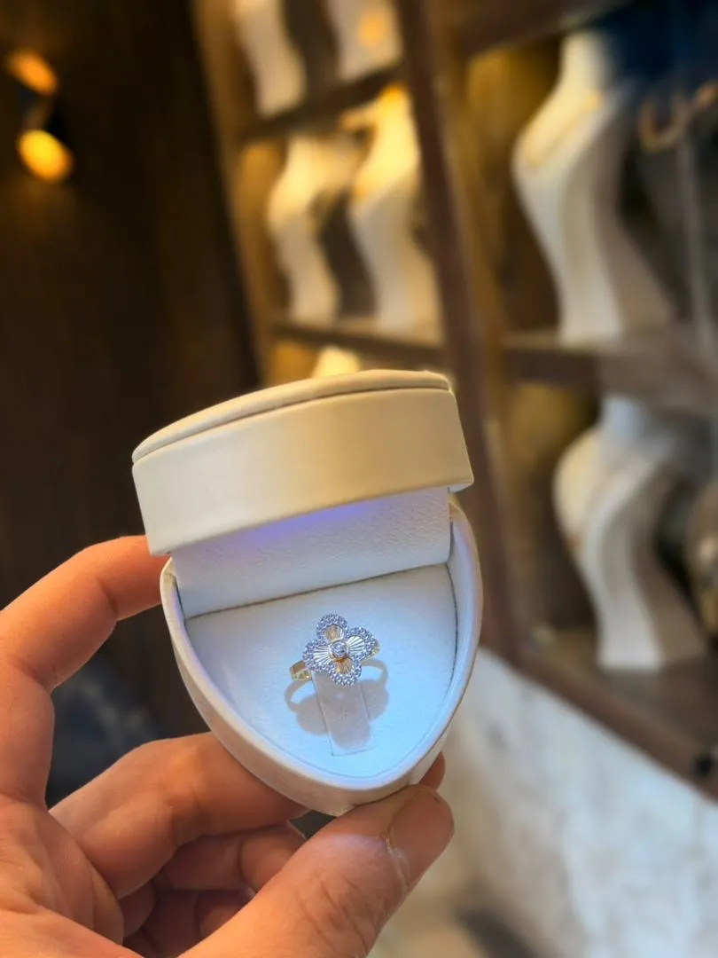 خاتم فانكليف اكسترا - منظر أمامي