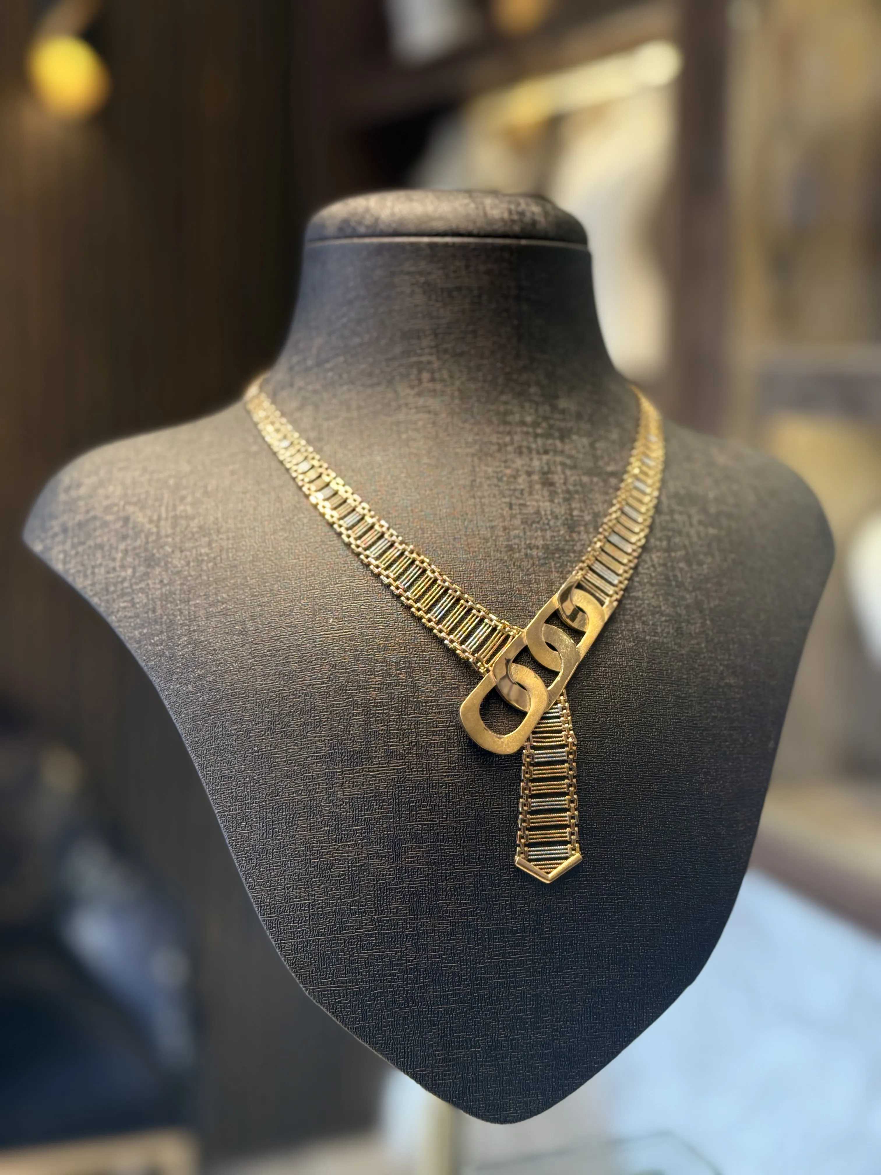 طوق رولكس حديث - منظر أمامي