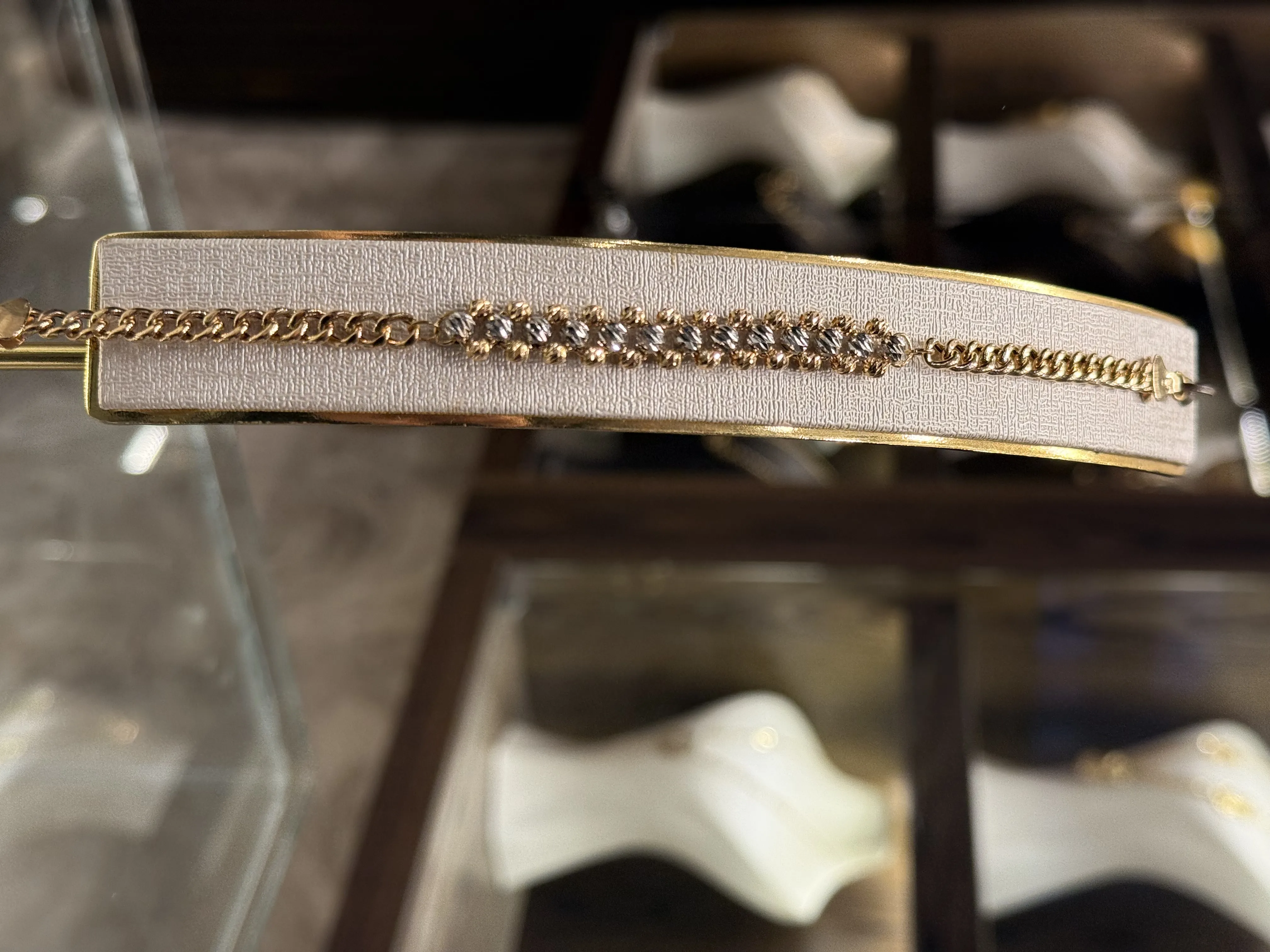 سوارة اكسترا - منظر أمامي