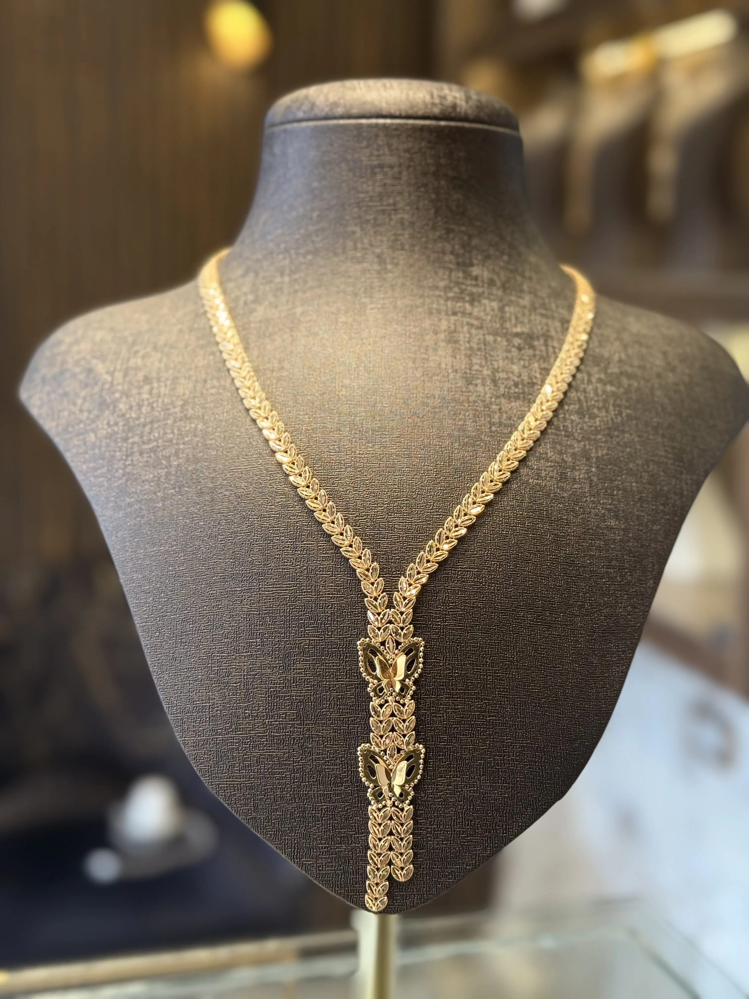 طوق سنبلة حديث - منظر أمامي