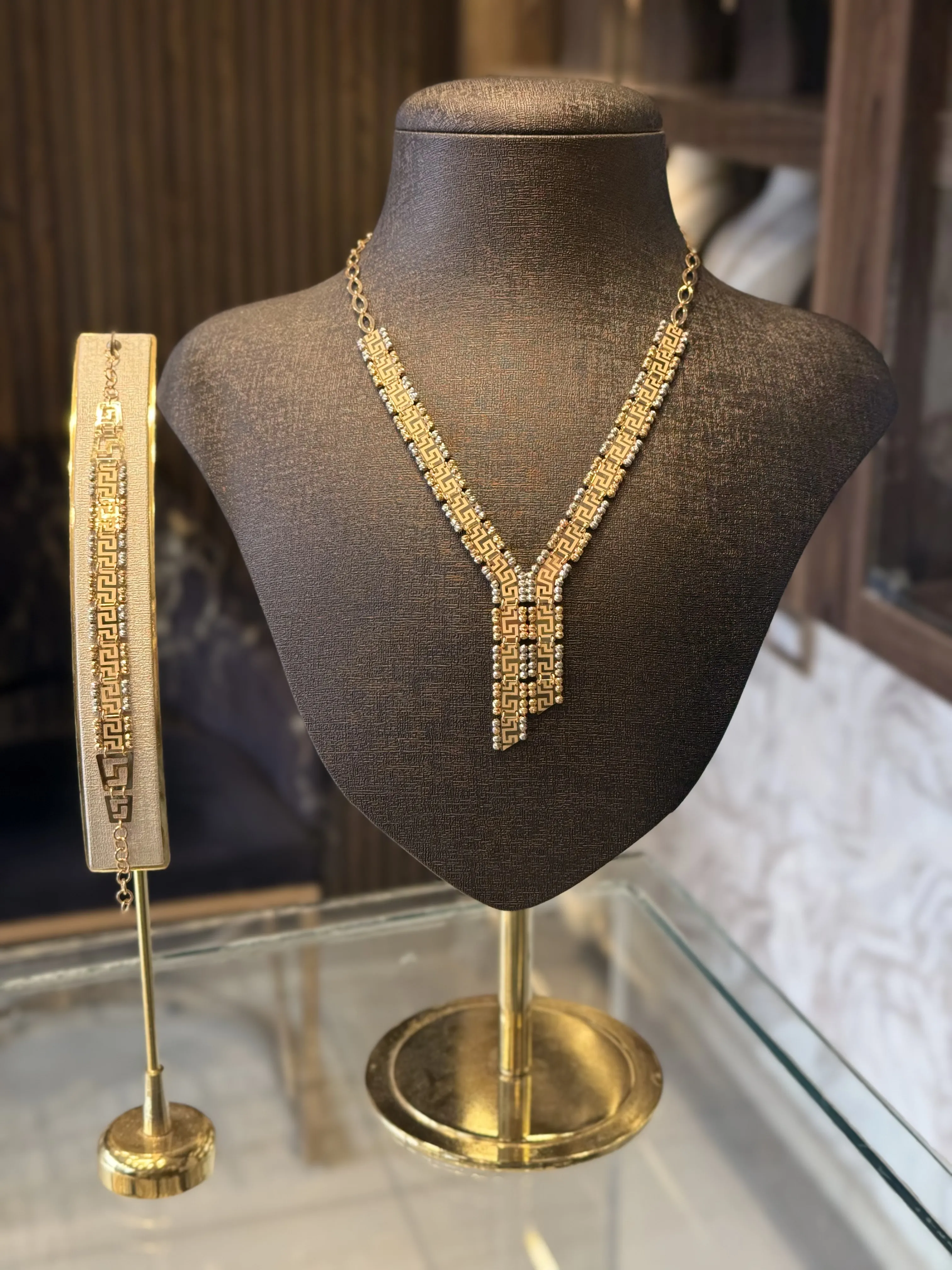 طقم فرزتشي حديث - منظر أمامي