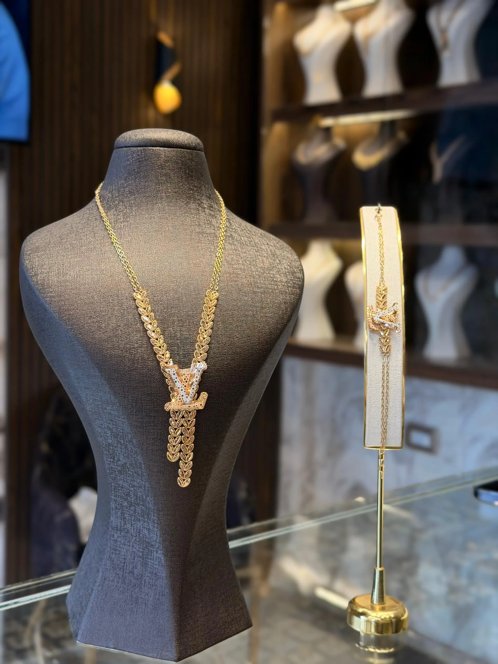 طقم سنبلة LV - منظر أمامي