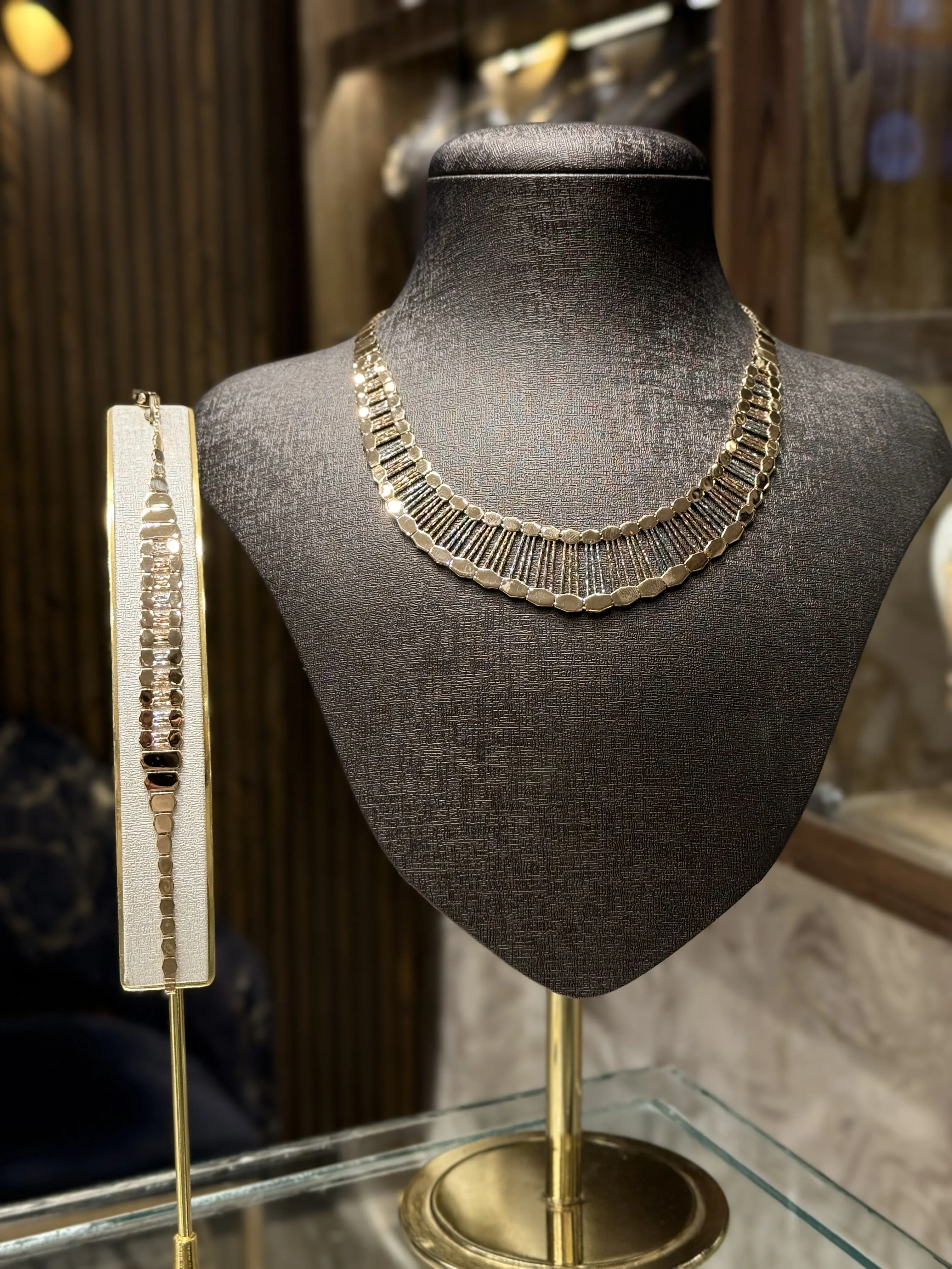 طقم رولكس - منظر أمامي