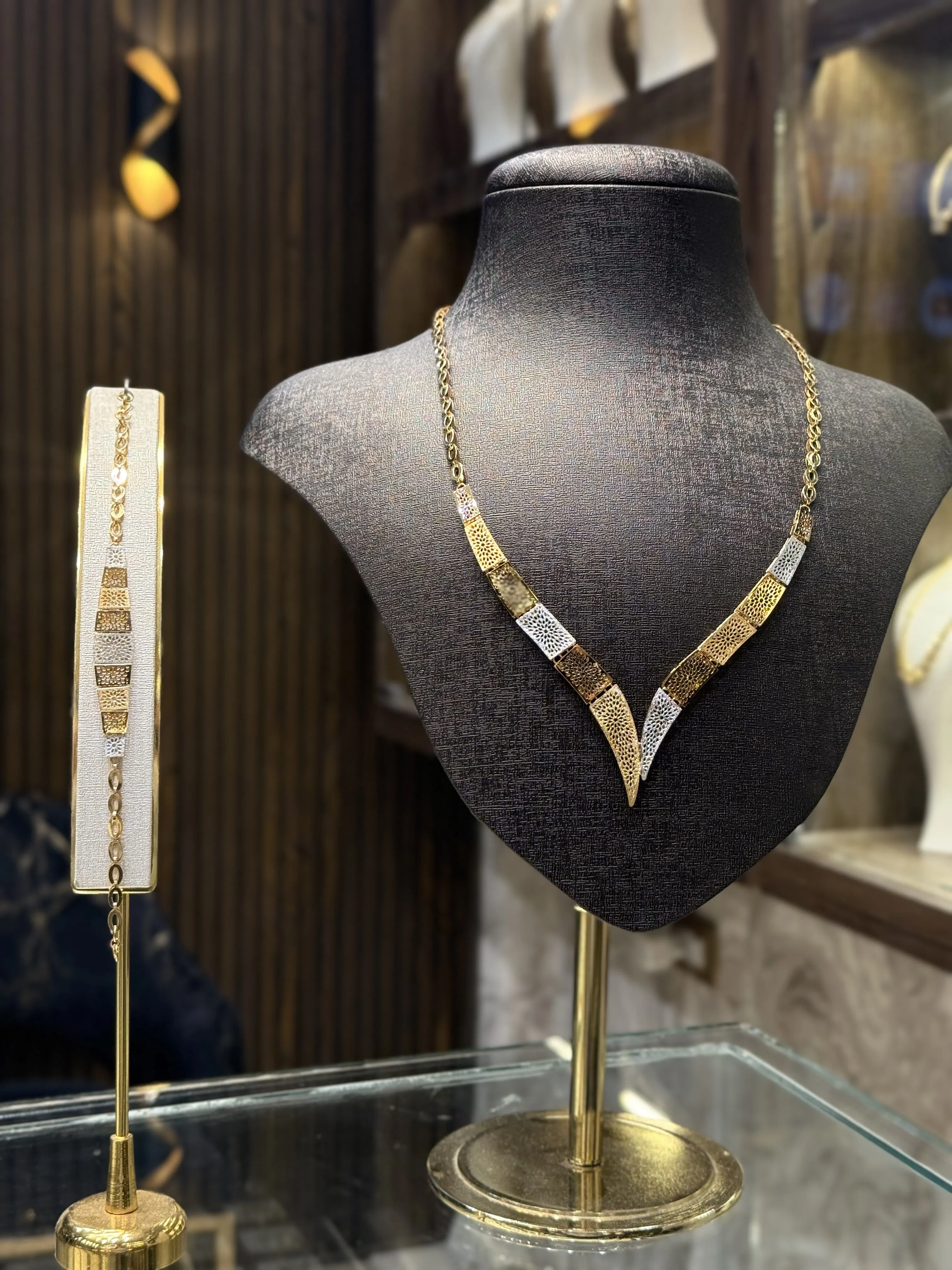 طقم رسمي اكسترا - منظر أمامي