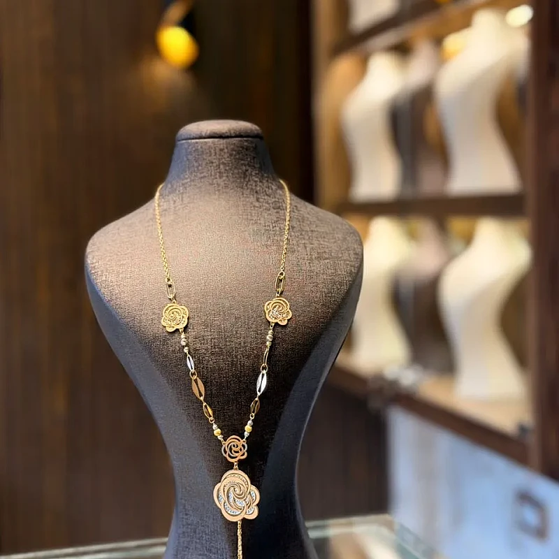 طوق ورد نقش المازي