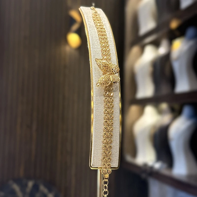 سوارة باولا فراشة